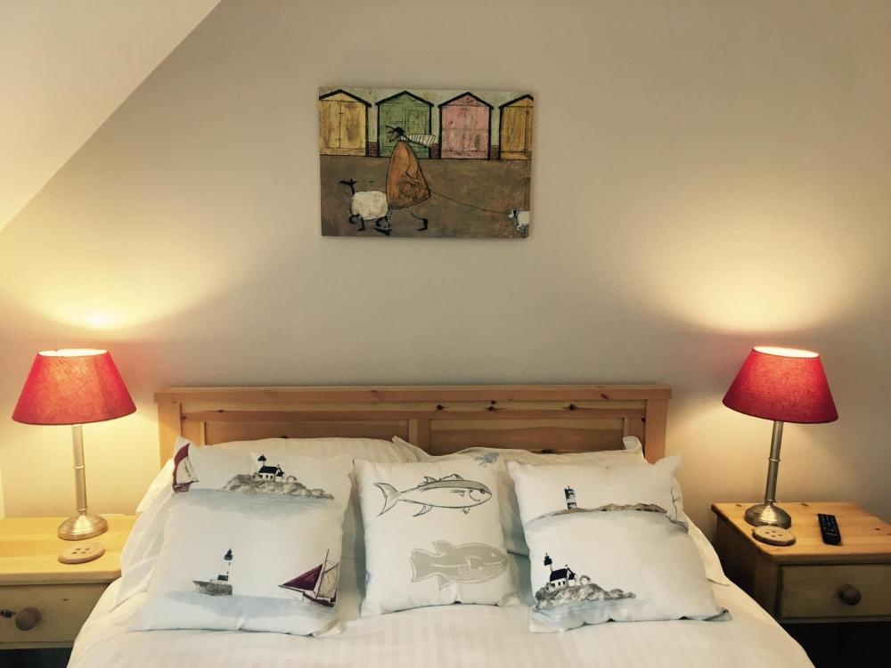 Room image 4